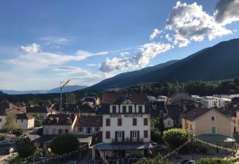 HeberGeneve : Balcon sur le Jura allows 18 year olds to book a room