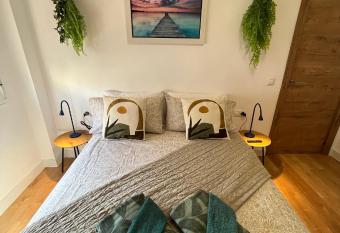 DREAM DISCOVERY allows 18 year olds to book a room