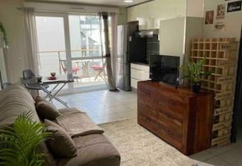 LE CENTRAL-4 personnes-PARKING allows 18 year olds to book a room