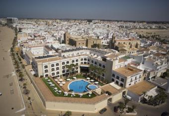 Hotel Duque de Najera allows 18 year olds to book a room