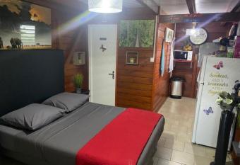 Villa Bougainvilliers allows 18 year olds to book a room