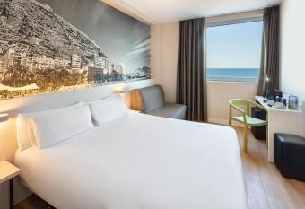 B&B HOTEL Alicante allows 18 year olds to book a room