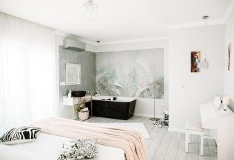 AM Apartments 13 Timisoara allows 18 year olds to book a room