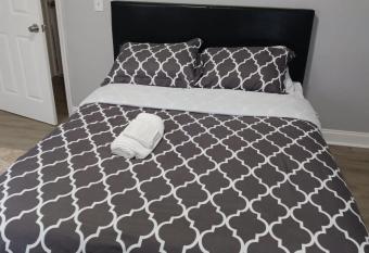 WULUPHANA LLC Entire 4bdrm free parking EWR/NY/TravelNurse has Balcony rooms