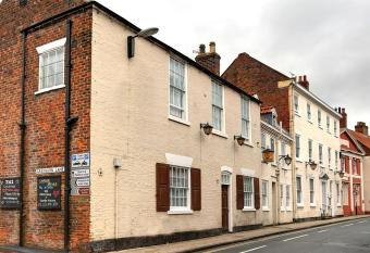 Best Western Lairgate Hotel allows 18 year olds to book a room