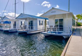 Coconut Cay Marina & Rv Park has Balcony rooms