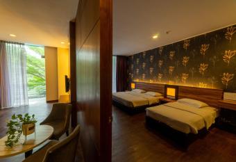 Waterfront Boutique Hotel allows 18 year olds to book a room