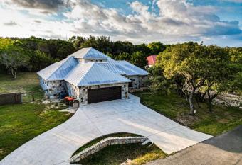 Tranquil Getaway in the Heart of Canyon Lake has Balcony rooms