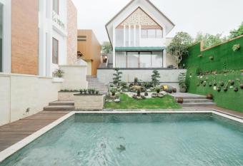 Villa Maisha by The Lavana has Balcony rooms