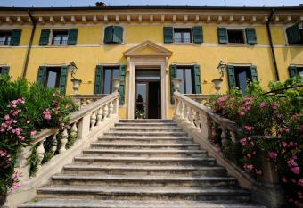 Corte Beatrice has Balcony rooms