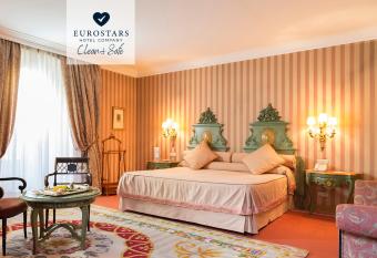 Eurostars Hotel de la Reconquista has Balcony rooms