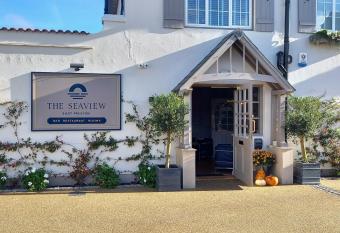 The Seaview, East Preston has Balcony rooms