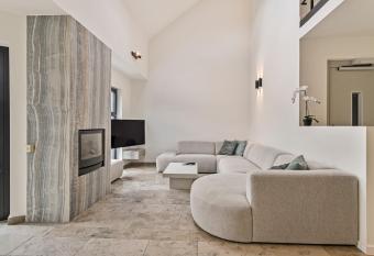 Schitterende loft met jacuzzi en sauna in Mechelen has Balcony rooms