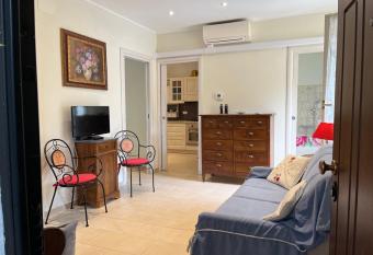 La Casa di Via Anton Da Noli has Balcony rooms