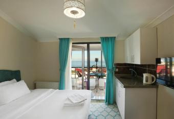 A  RPORT PERA SU  T has Balcony rooms