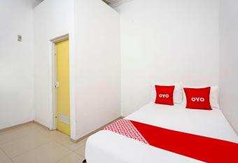 OYO 91670 Mannsur Homestay Syariah allows 18 year olds to book a room