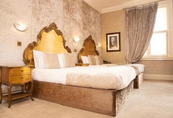 30 James Street has rooms with a private hot tub