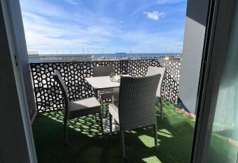 APARTAMENTOS LA CALETA has Balcony rooms