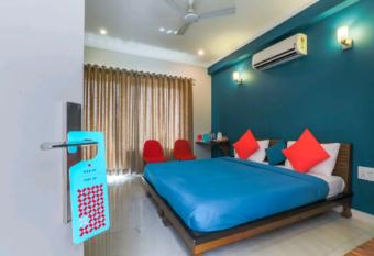 NIKETAN HOTEL allows 18 year olds to book a room
