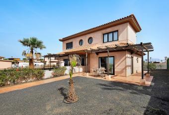 Villa Escapada has Balcony rooms