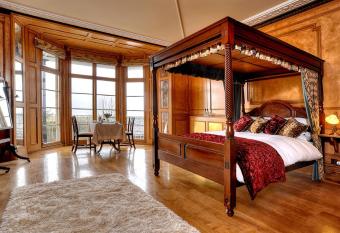 Bay Villa allows 18 year olds to book a room