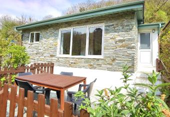 Kiberick Cottage at Crackington Haven, near Bude and Boscastle, Cornwall has Balcony rooms
