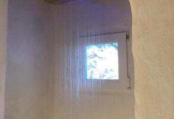 Apartamento Caolin Rocabella has rooms with a private hot tub