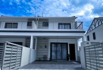 Whole New 2 storey Majestic Homestay - Walk 3 min to Night Market has Balcony rooms