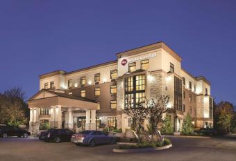 Best Western Plus Perth Parkside Inn & Spa allows 18 year olds to book a room