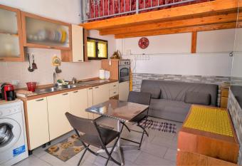 Monolocale grazioso [Parcheggio Grauito+ Wi-fi] allows 18 year olds to book a room