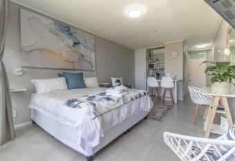 Beach View @ Brookes Hill Suiters has Balcony rooms