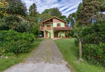 Apartamento Tirol allows 18 year olds to book a room