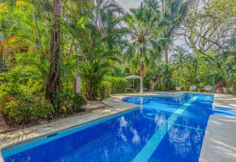 Hotel Guiones allows 18 year olds to book a room