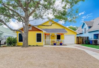 Casa Fiesta has Balcony rooms