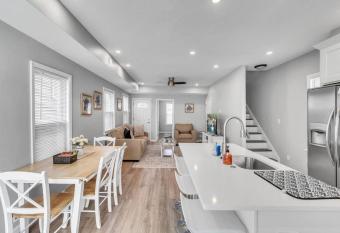 Next to Convention Center with parking has Balcony rooms