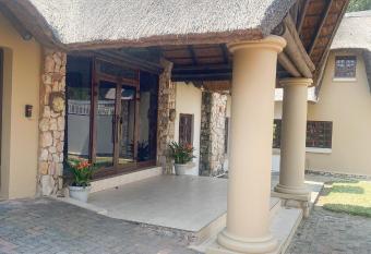 Ivory Tree Lodge and Guest House Hekpoort has Balcony rooms
