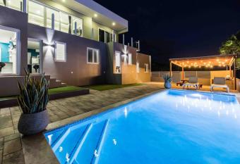 Private Estate with Pool 10bed/6baths has Balcony rooms
