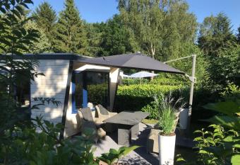 G10, Veldkamp geschikt tot 4 personen allows 18 year olds to book a room