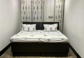 Wanderlust Hostel & Guest House has Smoking/Balcony rooms