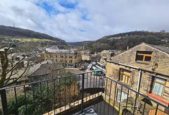 Beautiful 2 bedroom with patio and amazing views has Balcony rooms