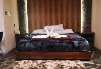 No. 3 Encantador Loft Jacuzzi Mazamitla has rooms with a private hot tub