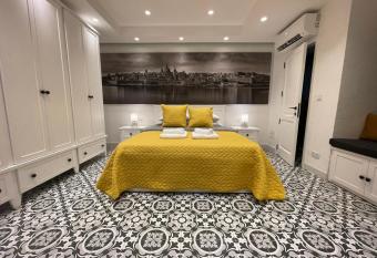 Valletta Home -Dar il-Kavallier Jacques de Quiqueran allows 18 year olds to book a room