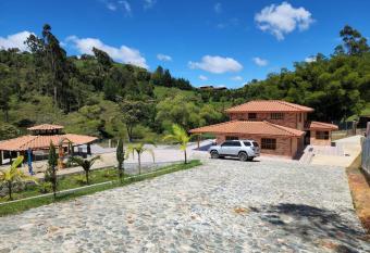 Villa Marinilla has rooms with a private hot tub