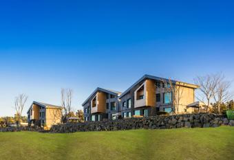 Jeju the One Pension Standard has Balcony rooms