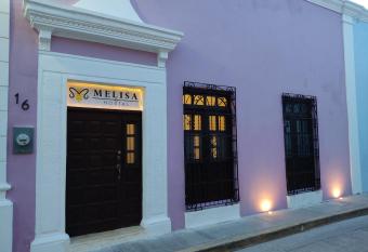 MELISA HOSTAL allows 18 year olds to book a room