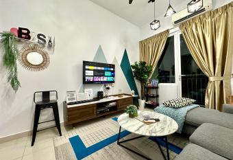 Urban Gateway Homestay# Bangi#Wifi 300Mbps#Netflix has Balcony rooms