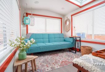 New calm & relaxing Tiny House w deck near ZION has Balcony rooms