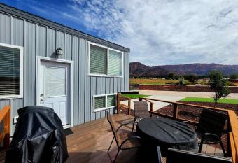 Breakfast at Tiffany's has Balcony rooms