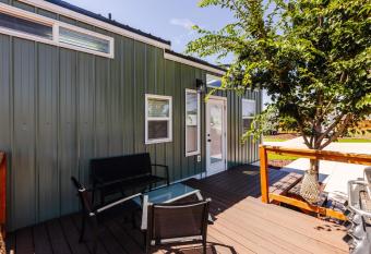 Zen Tiny Home has Balcony rooms