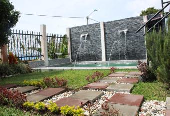 Casa con Mirador al Lago Calima has Balcony rooms